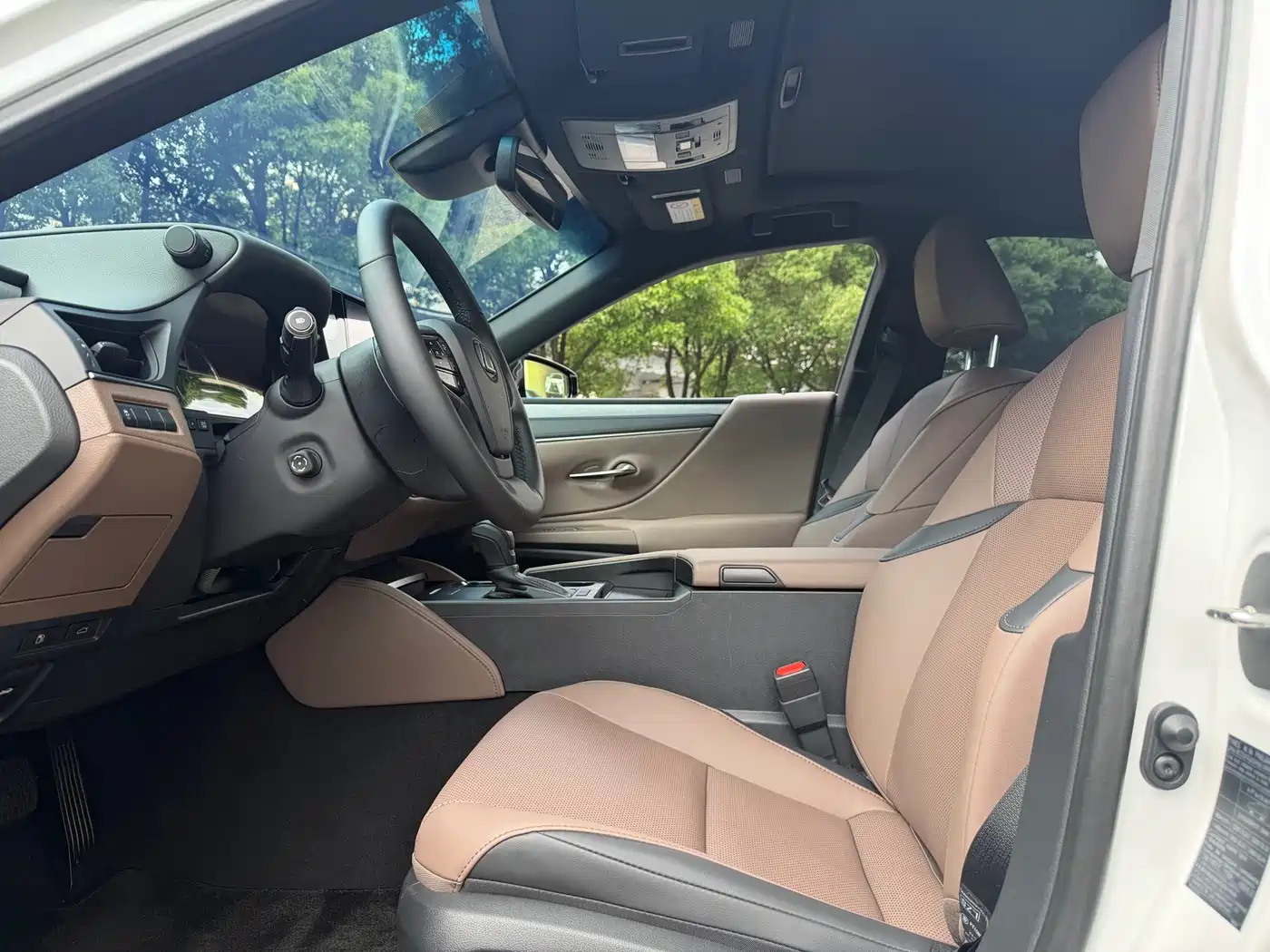 Lexus ES 2025 200 Ultimate Edition фото 4