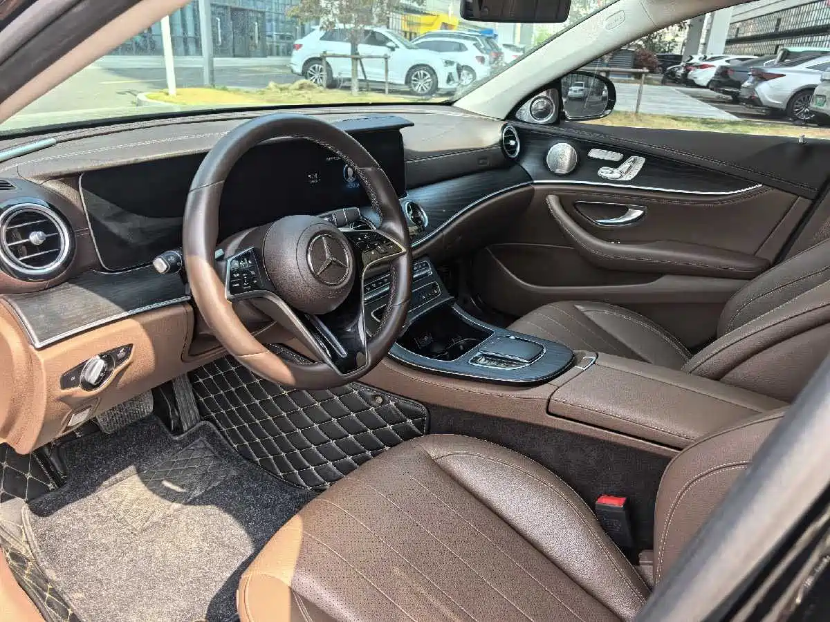 MERCEDES-BENZ E CLASS