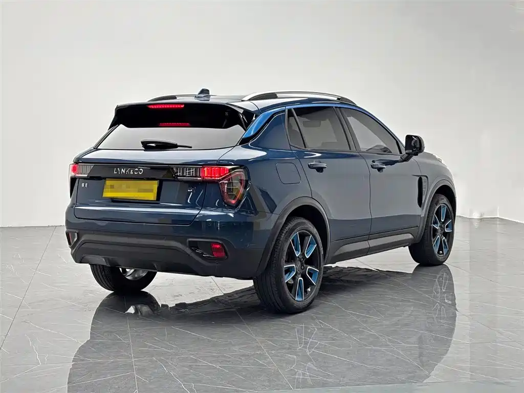 Lynk & Co 01 2017 2.0T 2WD Pro Shine Edition фото 6
