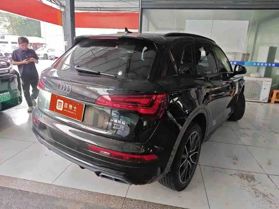 Audi Q5L 2025 45th Anniversary Edition 45 TFSI Luxury Sport фото 6