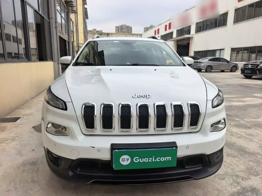 Photo 3 - Jeep Cherokee