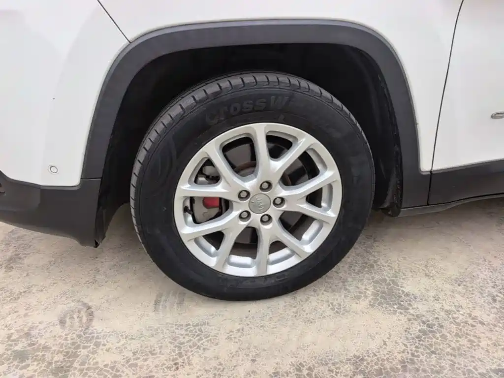 Photo 23 - Jeep Cherokee