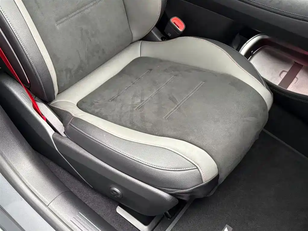 MERCEDES-BENZ EQE AMG