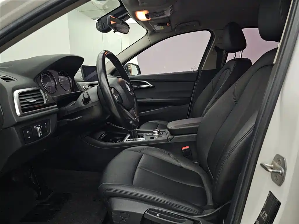 BMW 1 Series 2019 118i Fashion Edition фото 6
