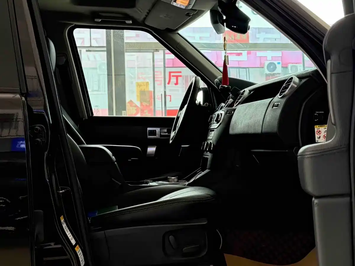 Land Rover Discovery 2016 3.0 SC V6 HSE фото 3