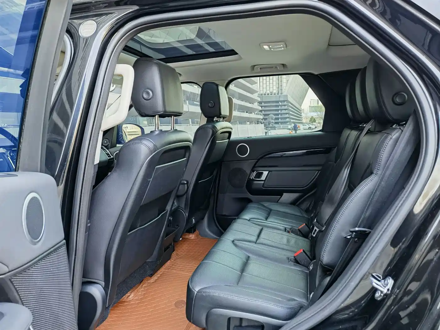 Land Rover Discovery 2017 3.0 SC V6 SE фото 8