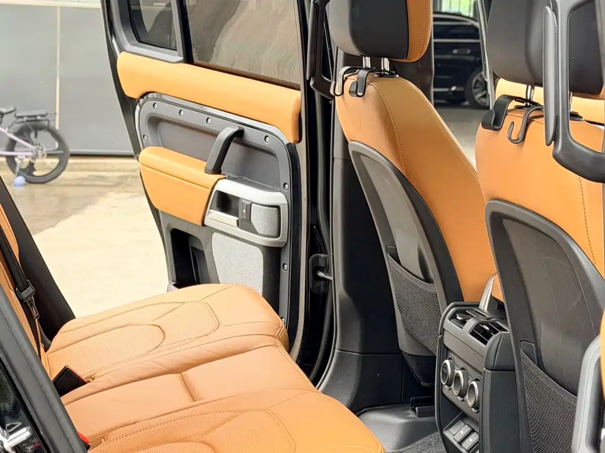 Land Rover Defender 2023 Model Year 130 3.0T P400 HSE фото 9