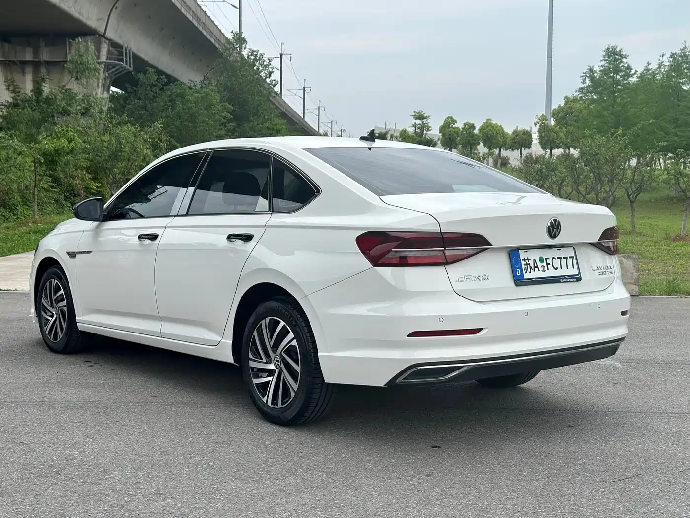 Volkswagen Lavida 2022 1.5L Auto Comfort Edition фото 14