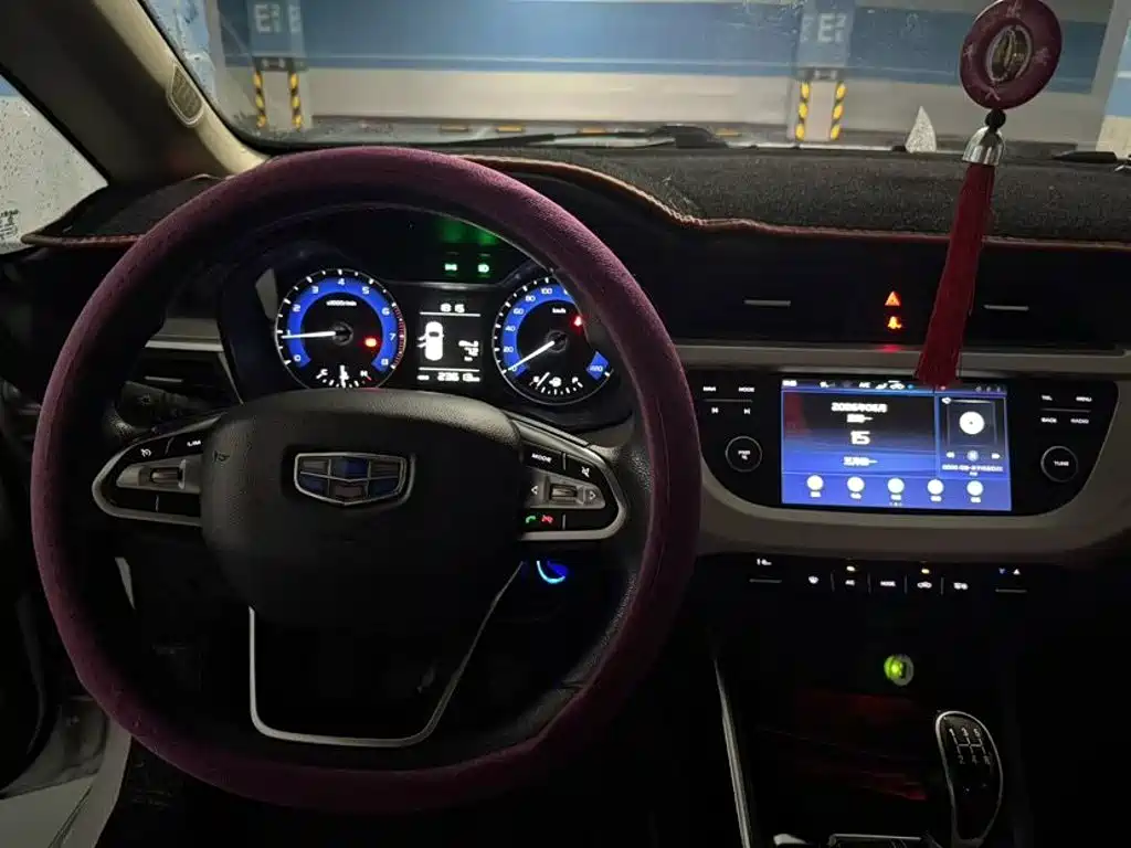 Фото 7 - Geely Vision X3