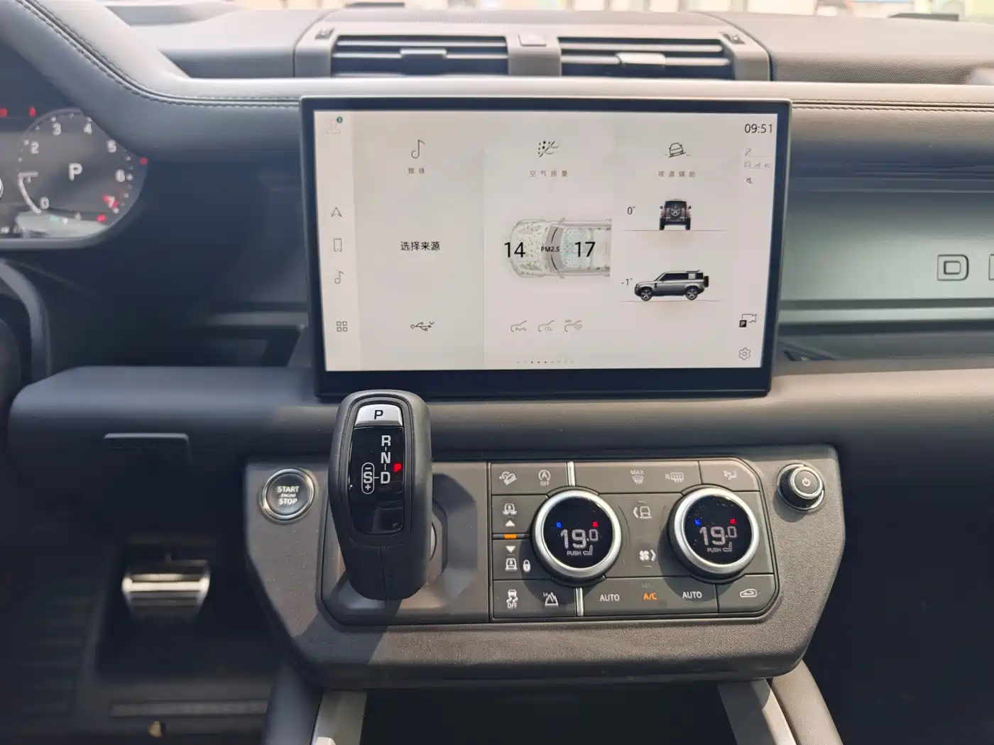 Фото 8 - Land Rover Defender