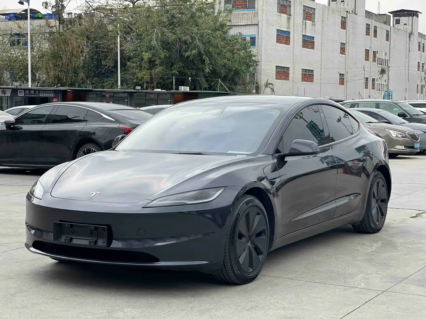 TESLA MODEL 3