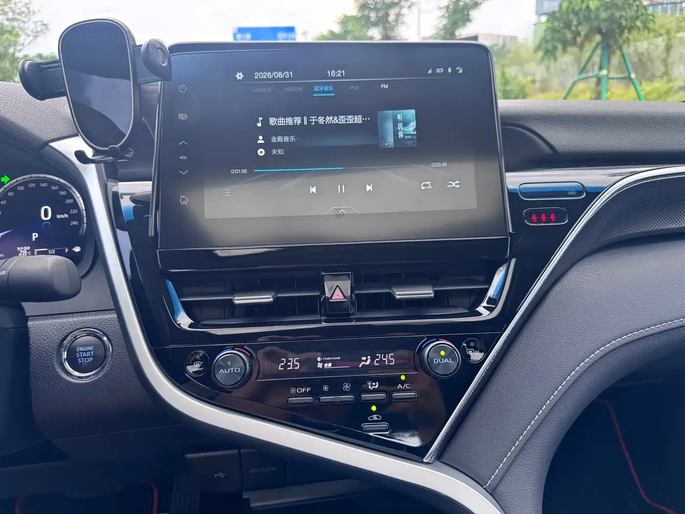 Фото 20 - Toyota Camry