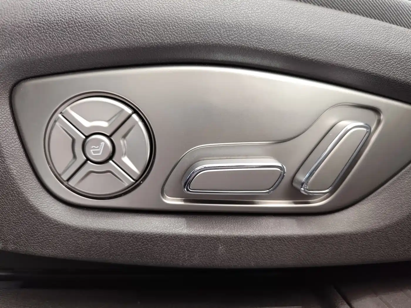 Denza N8 2023 2023 4WD Super Hybrid Flagship 6-seater