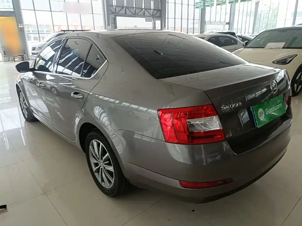 Škoda Octavia 2017 Classic 1.6L Automatic Comfort фото 5