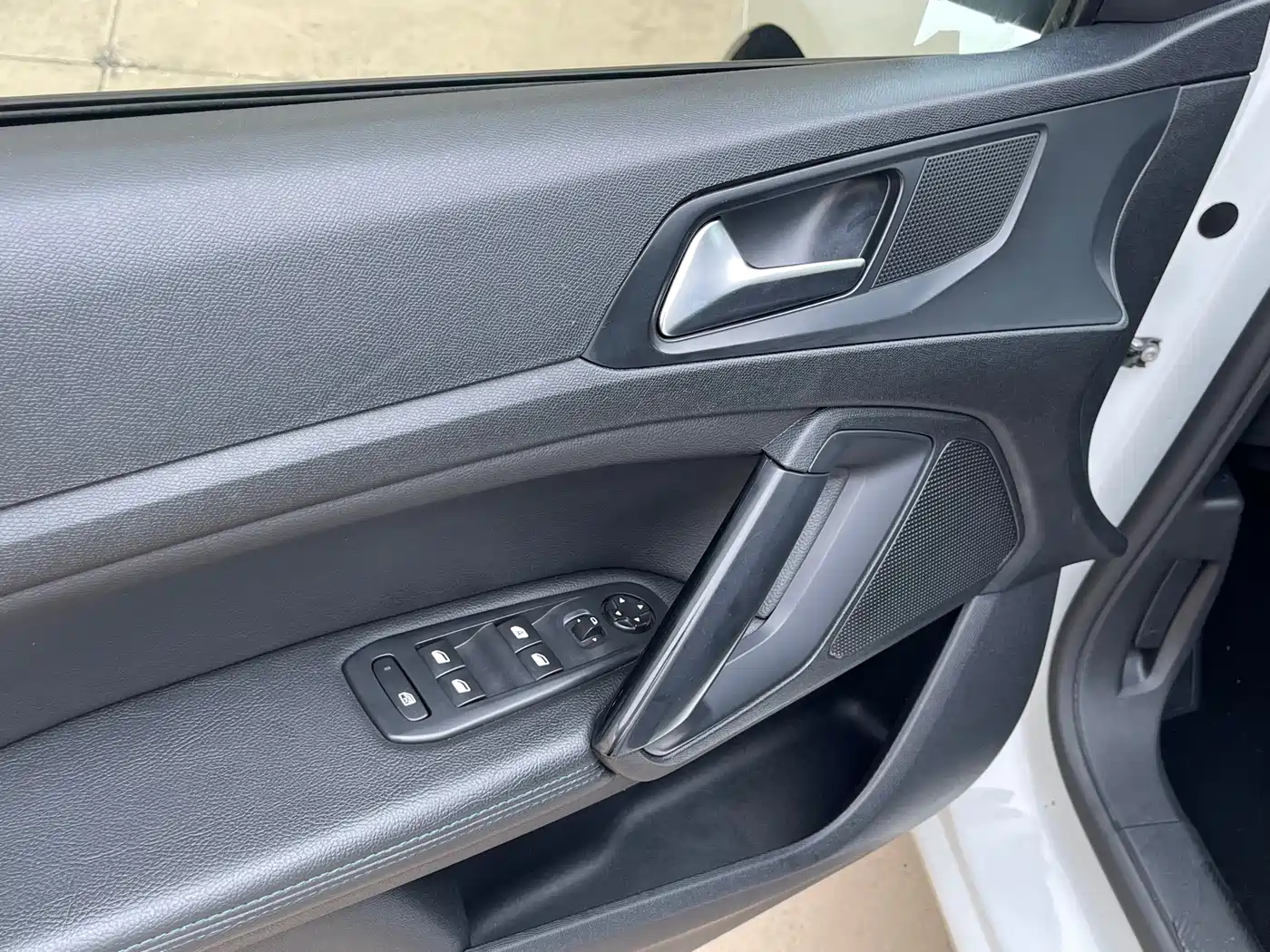 Peugeot 308 2018 1.6L Auto Fashion Edition фото 10