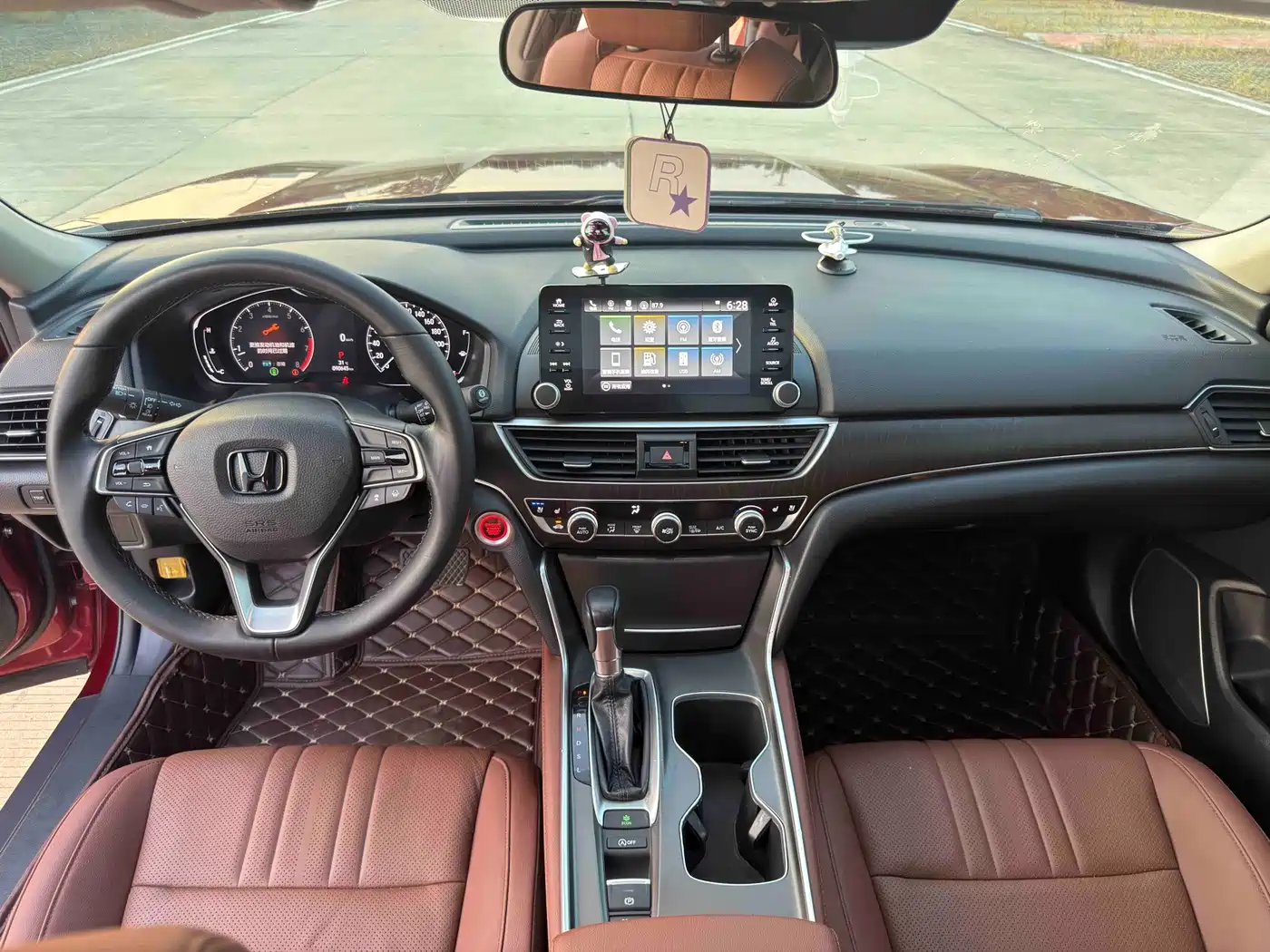 Фото 8 - Honda Accord