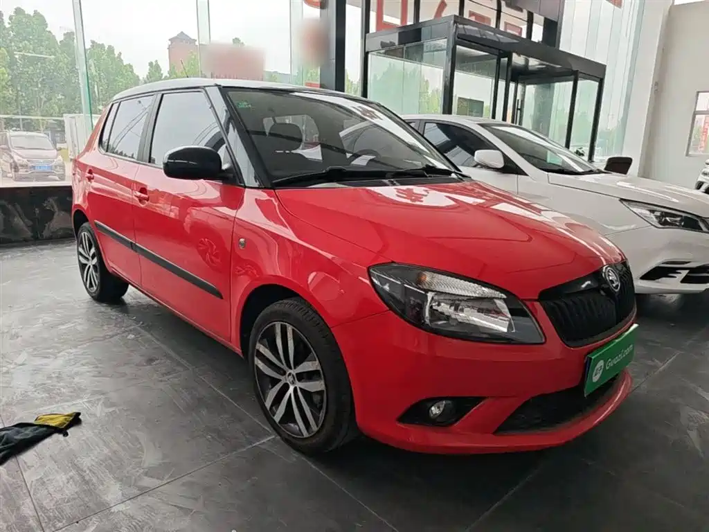 Škoda Fabia 2014 1.6L Automatic Sport Edition фото 4