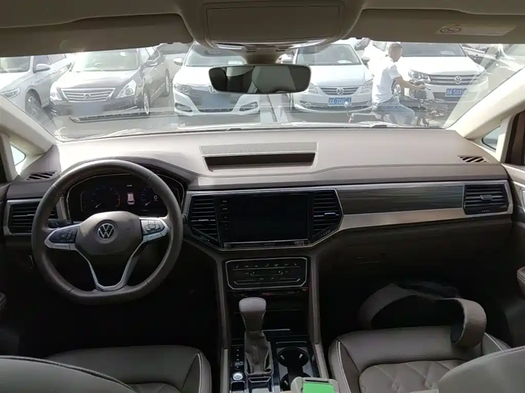 Volkswagen Viloran 2020 380TSI Premium фото 10