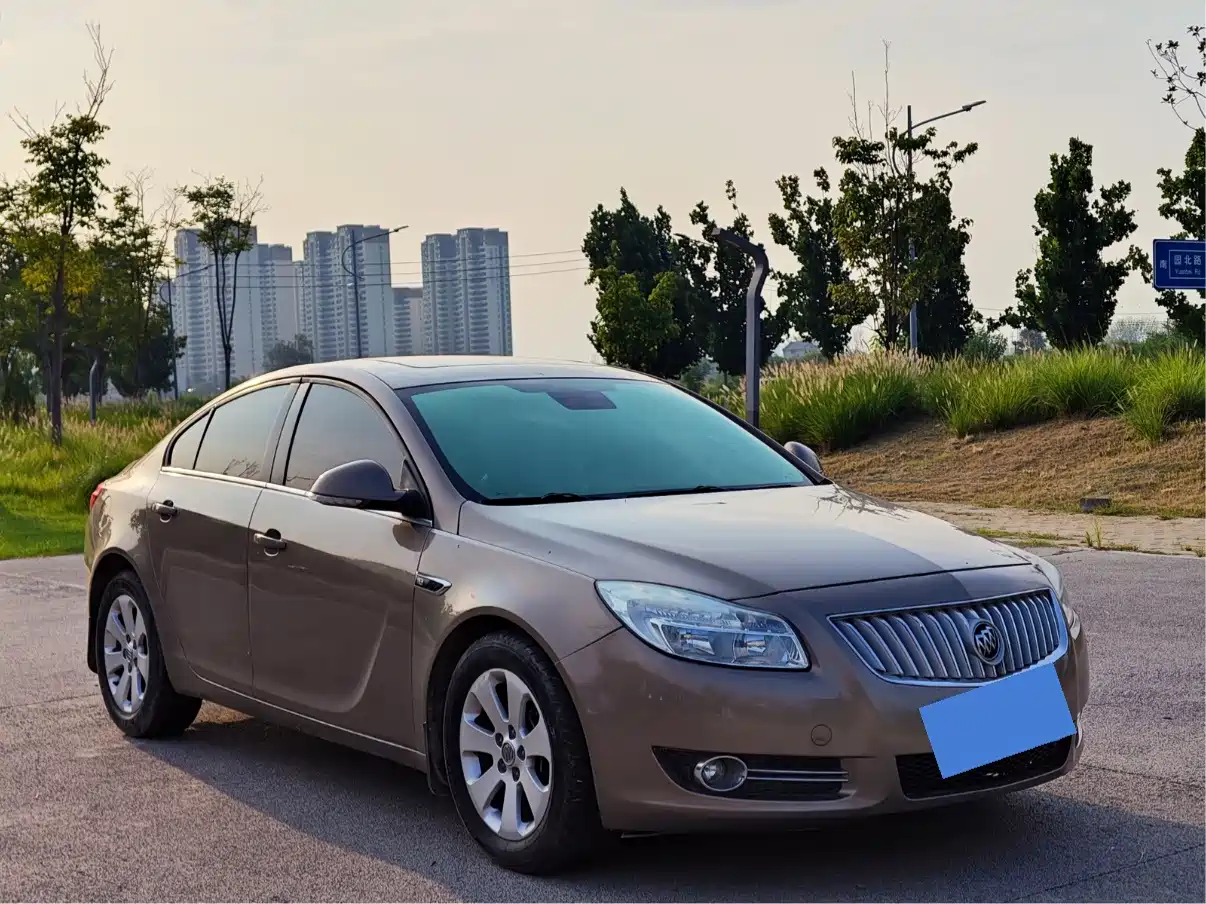 Photo 1 - Buick Regal