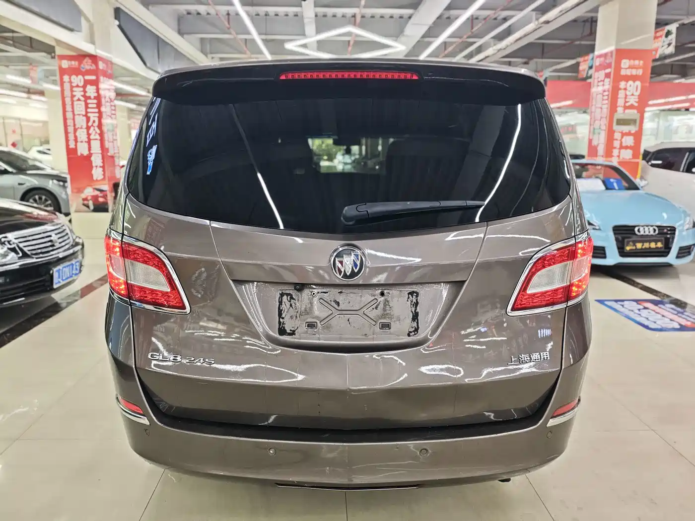Photo 5 - Buick GL8