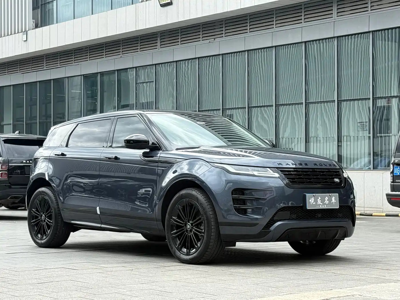 Land Rover Range Rover Evoque 2024 Range Rover Evoque L 249PS Light Master Edition фото 3