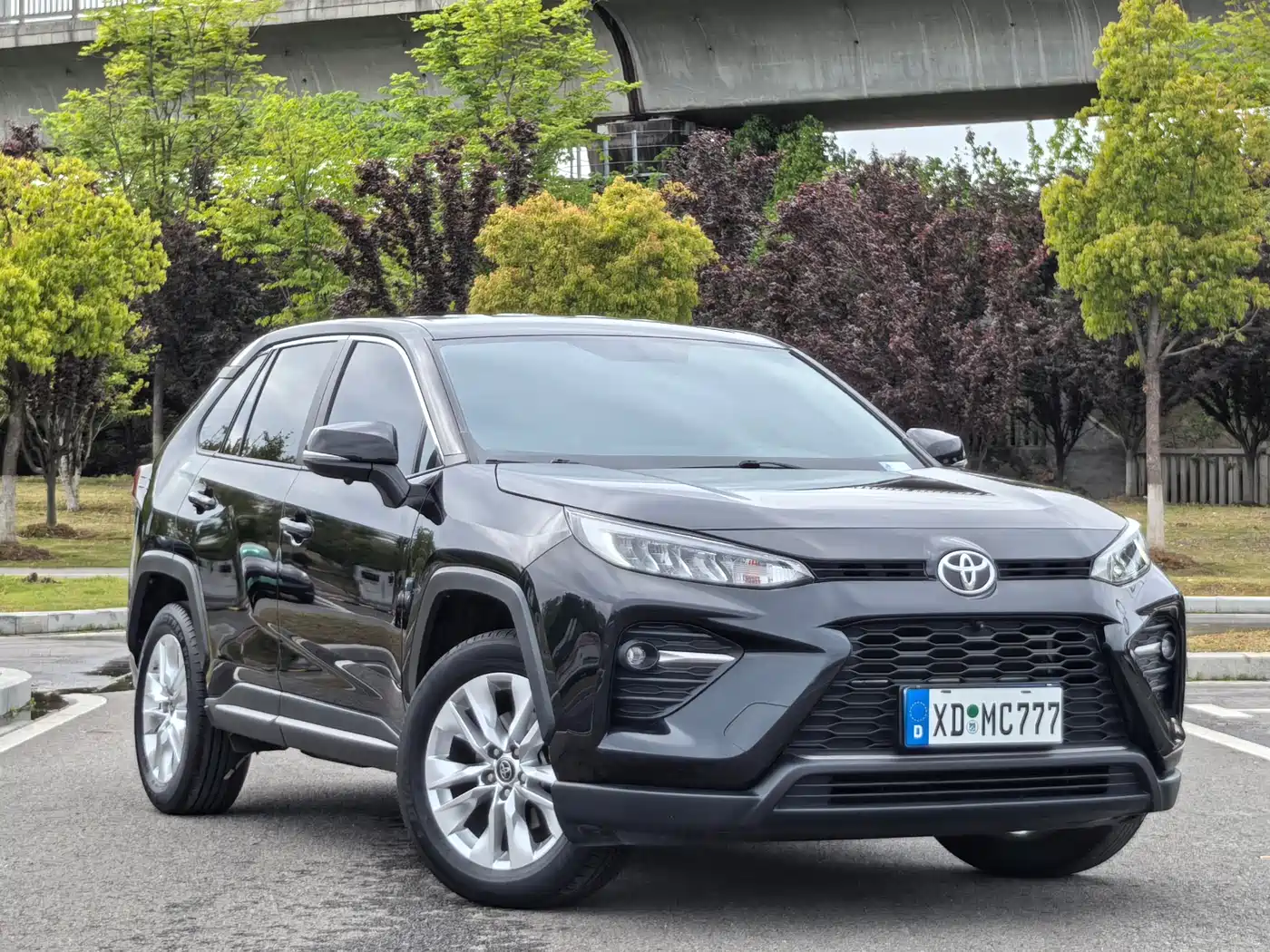Toyota Wildlander 2023 2.0L CVT FWD LE фото 3