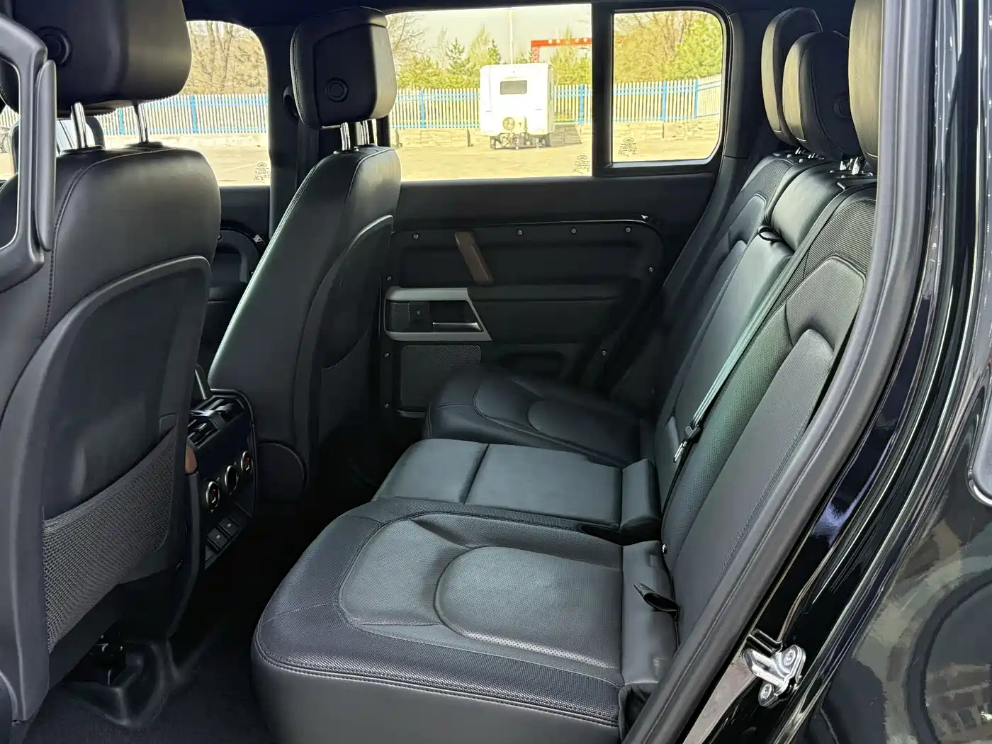 Land Rover Defender 2024 110 3.0T P400 X-DYNAMIC HSE фото 8