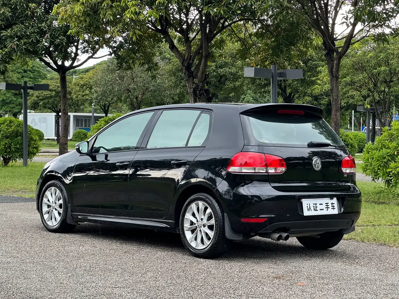 Photo 5 - Volkswagen Golf