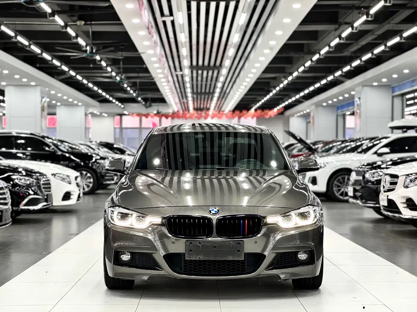 BMW 3 Series 2017 320i M Sport фото 2