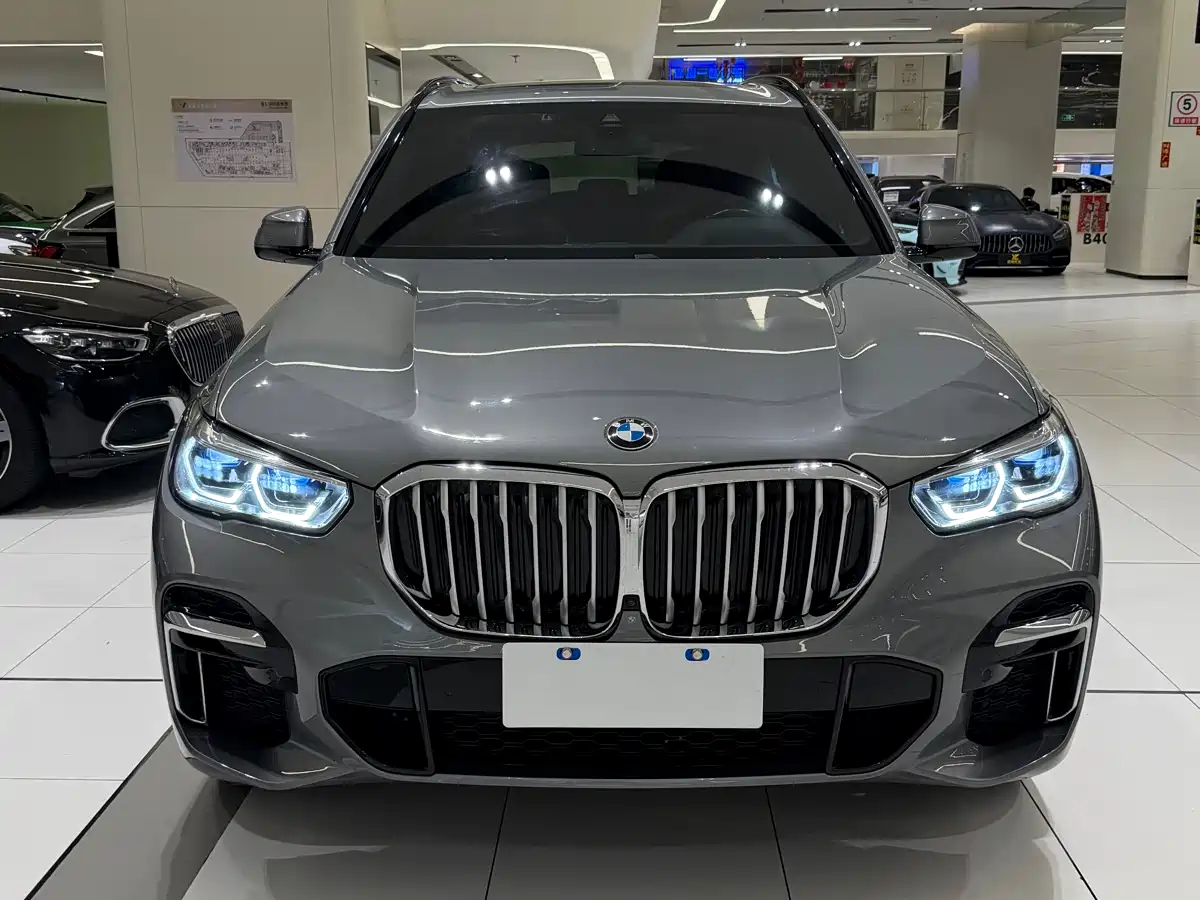 BMW X5 2022 Model xDrive 40Li M Sport Package фото 4