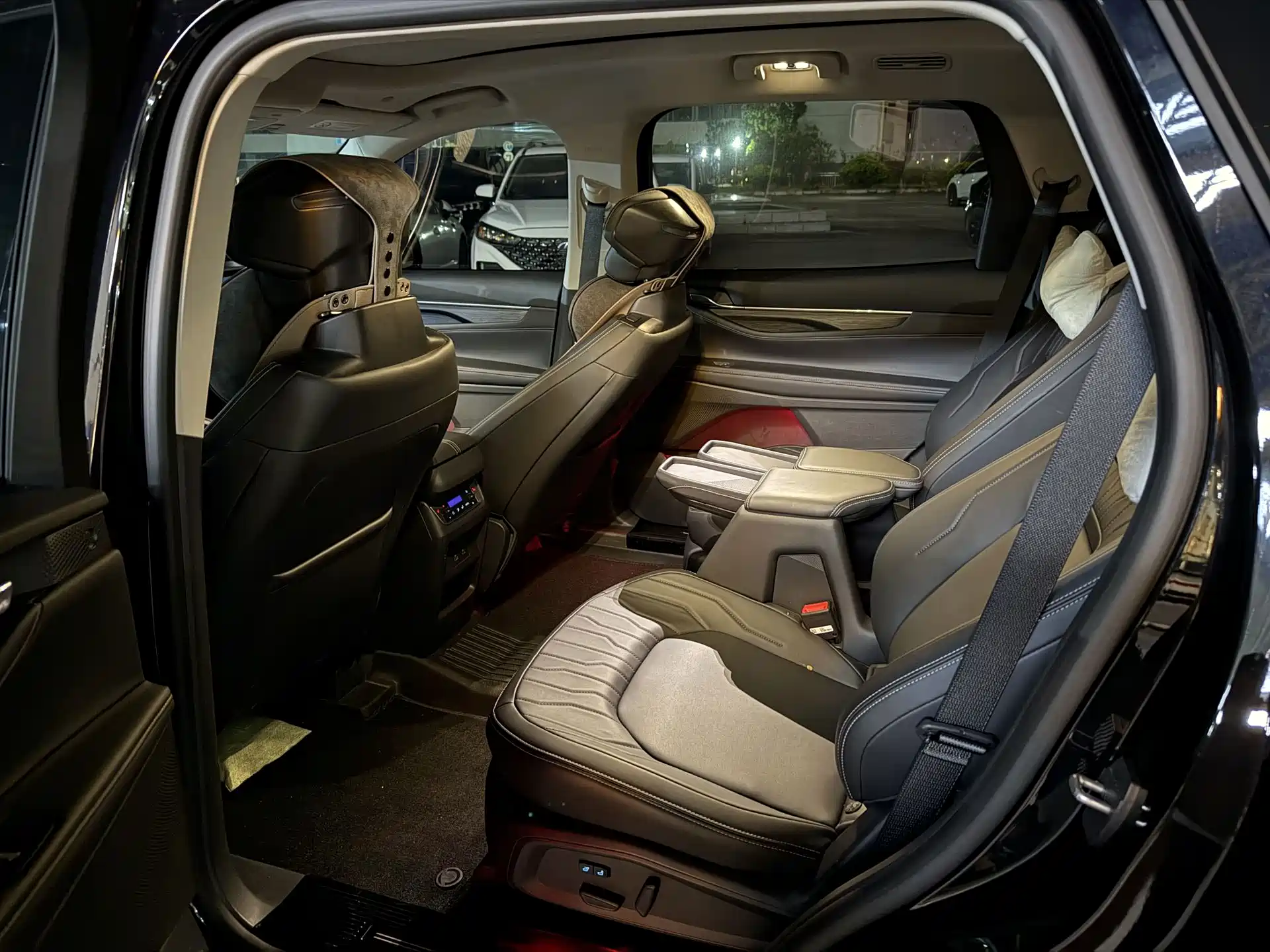 Фото 2 - Ford Edge