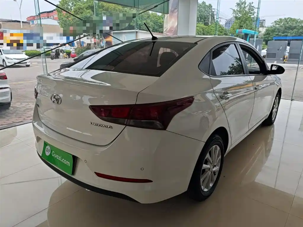 Hyundai Verna 2016 1.4L Automatic Cool Edition GLS фото 7