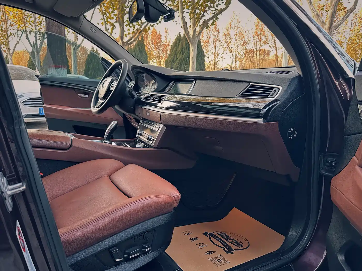 BMW 5 Series GT 2011 535i xDrive Luxury Model фото 15