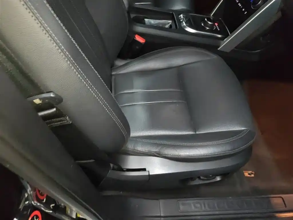 Land Rover Discovery Sport 2019 240PS SE Edition China VI фото 25
