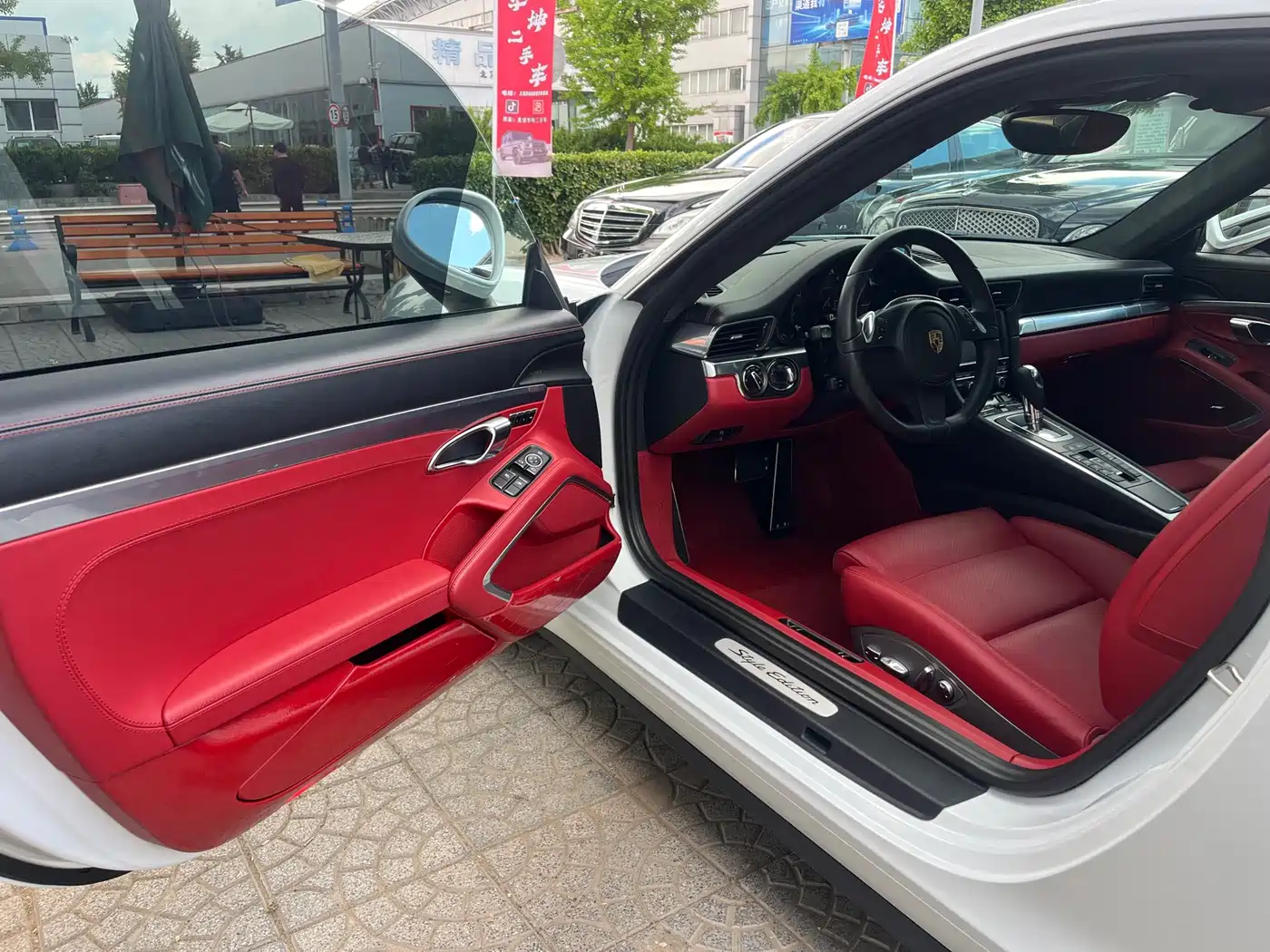 Porsche 911 2015 Carrera 4 3.4L Style Edition фото 4