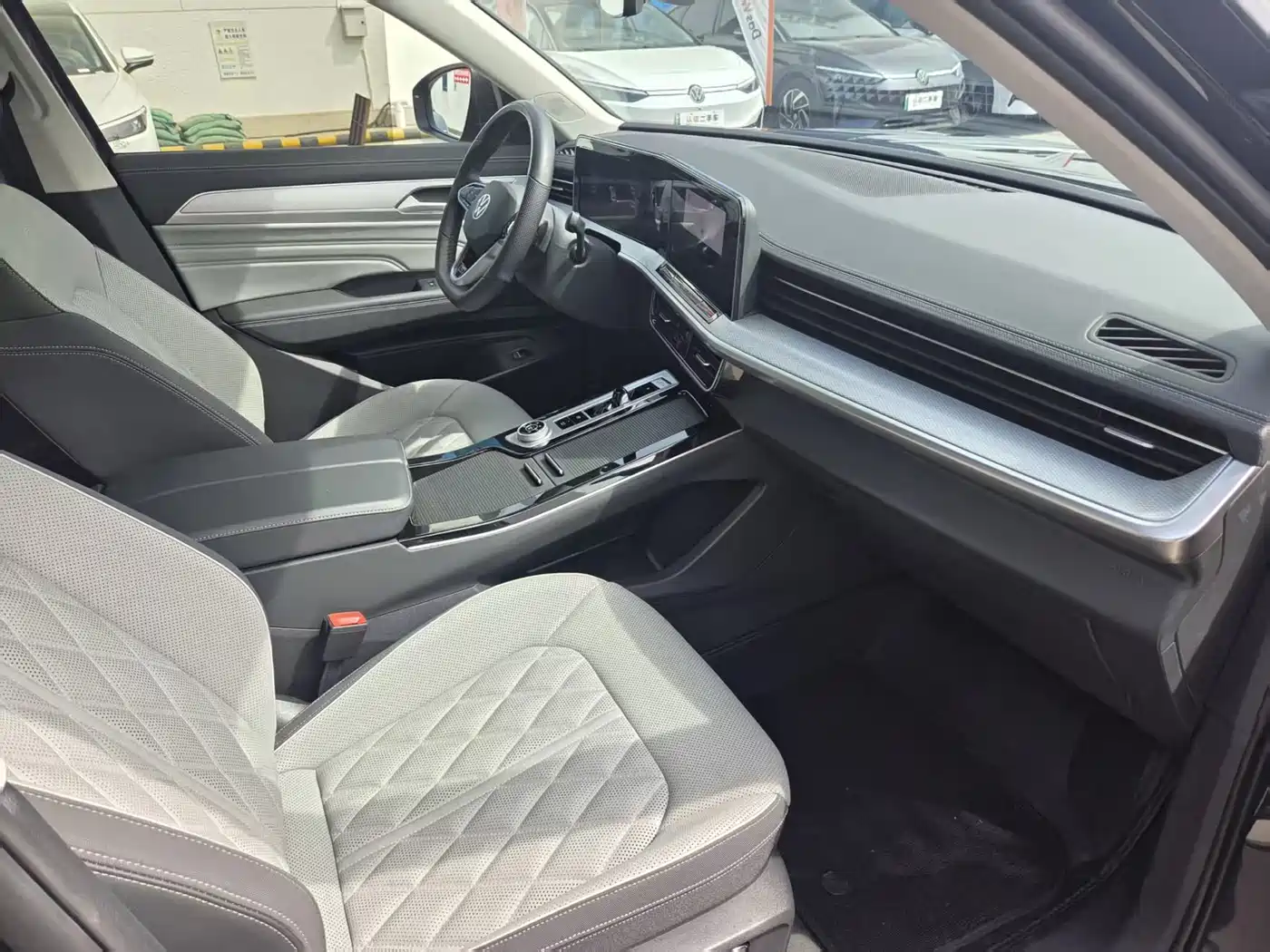 Volkswagen Talagon 2023 380TSI 4WD R-Line Touring Edition фото 4