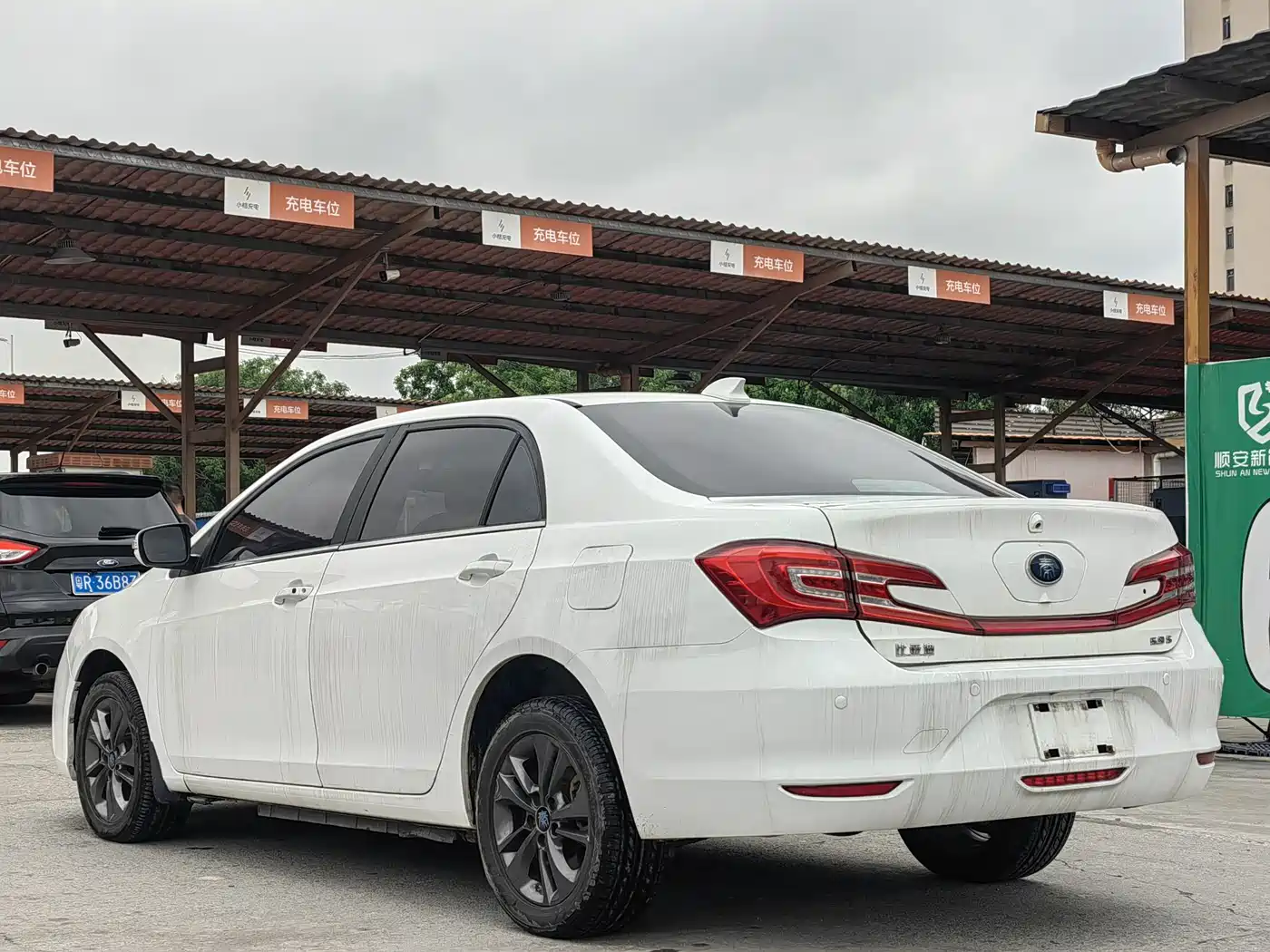 BYD Qin New Energy 2017 1.5T Premium Model фото 4