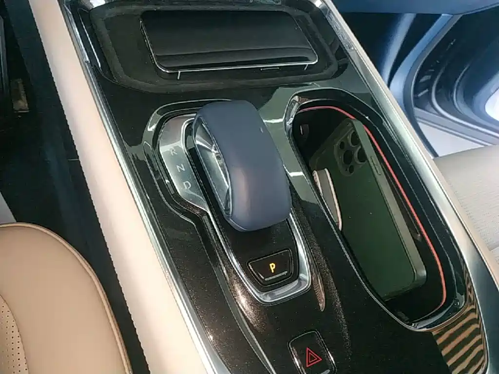 ZEEKR 009 2025 2024 6-seat Executive AWD 108kWh