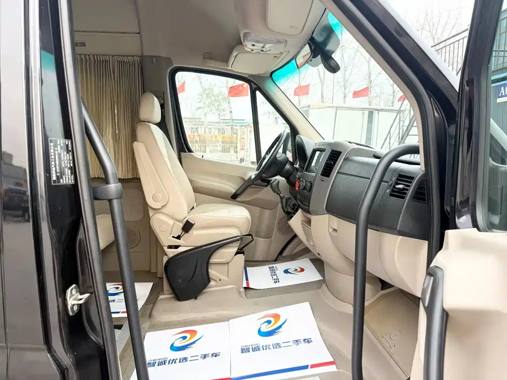 Mercedes-Benz Sprinter 2013 2012 Model 2.1T Premium Tour Long Wheelbase