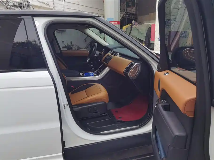 Land Rover Range Rover Sport 2022 3.0 L6 Gloss Black Edition фото 8