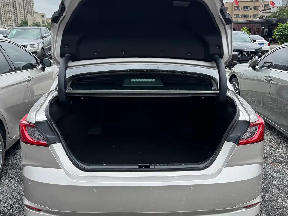 Toyota Camry 2024 Hybrid 2.0HE Elite Edition фото 21