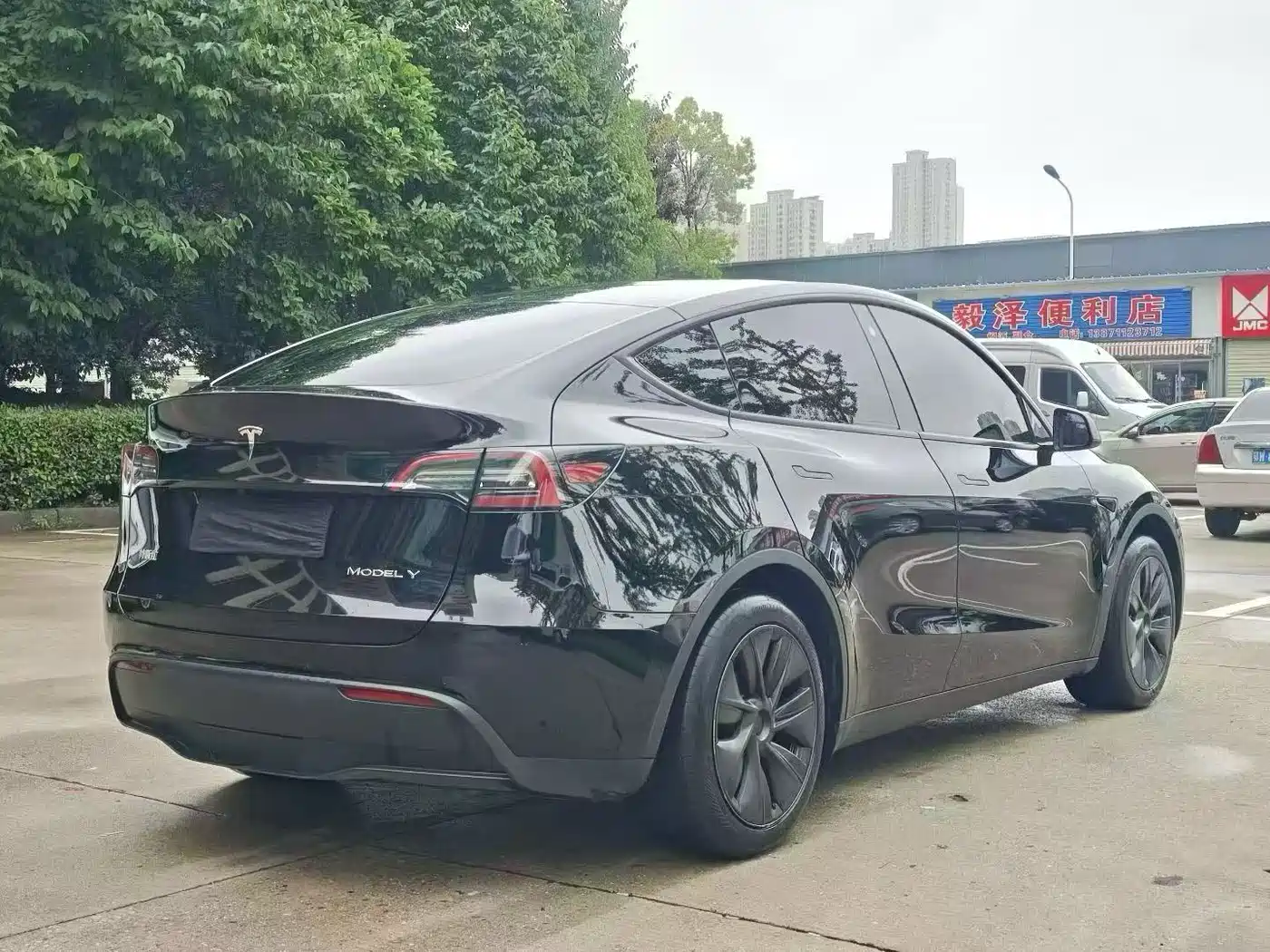 TESLA MODEL Y