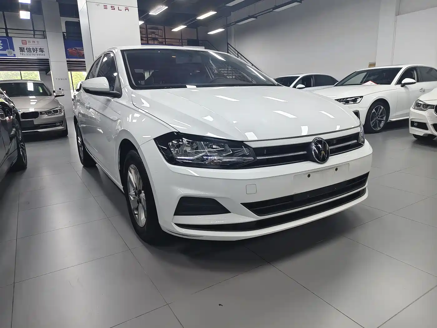 VOLKSWAGEN POLO