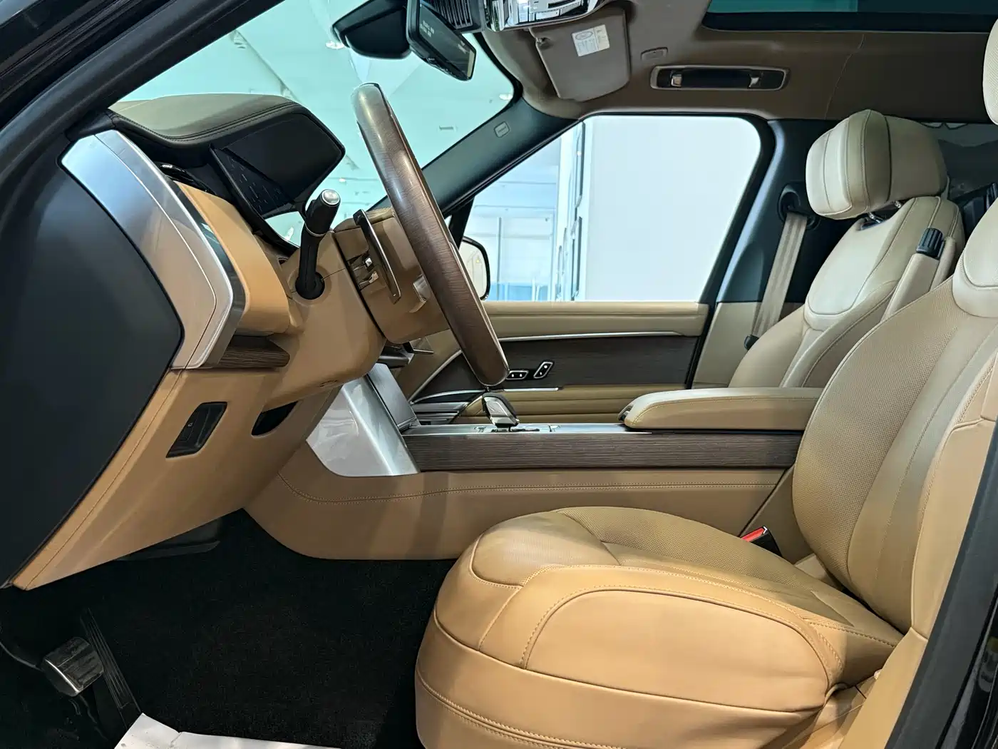Land Rover Range Rover 2024 3.0 L6 400PS Exemplary Extended фото 4