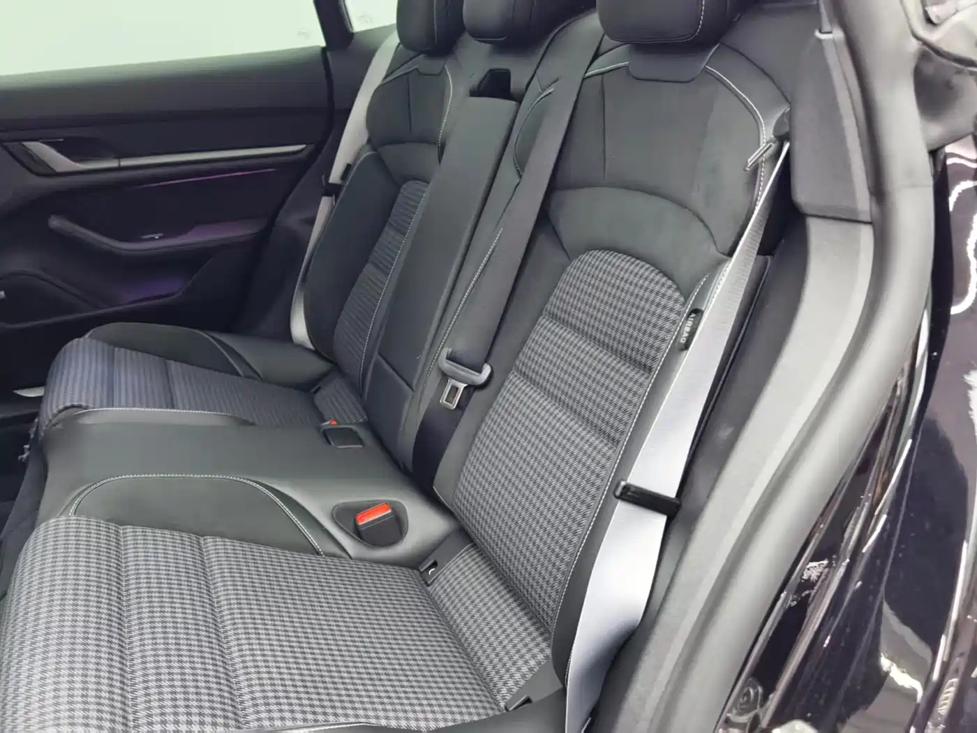 Porsche Taycan 2025