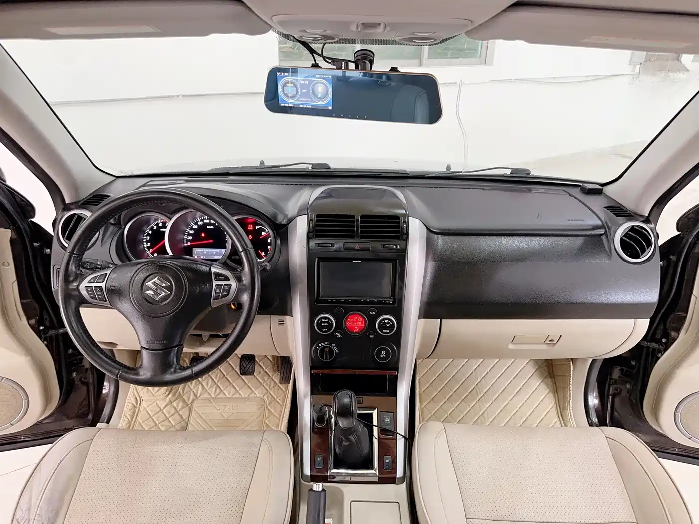 Photo 10 - Suzuki Grand Vitara