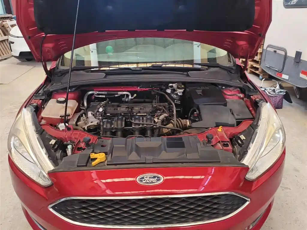 Фото 20 - Ford Focus