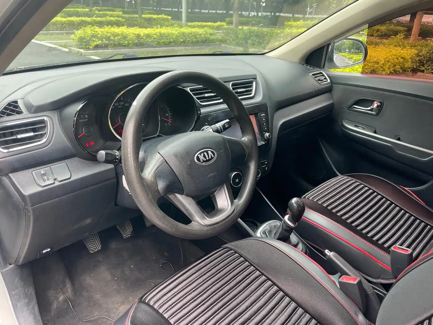 Kia K2 2012 Sedan 1.4L MT GLS Commemorative Edition фото 14
