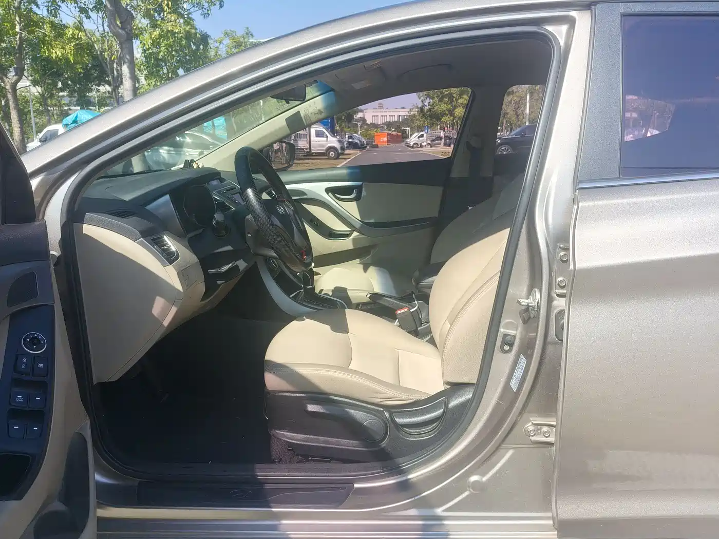 Hyundai Langdong 2016 1.6L Automatic Smart Edition фото 8