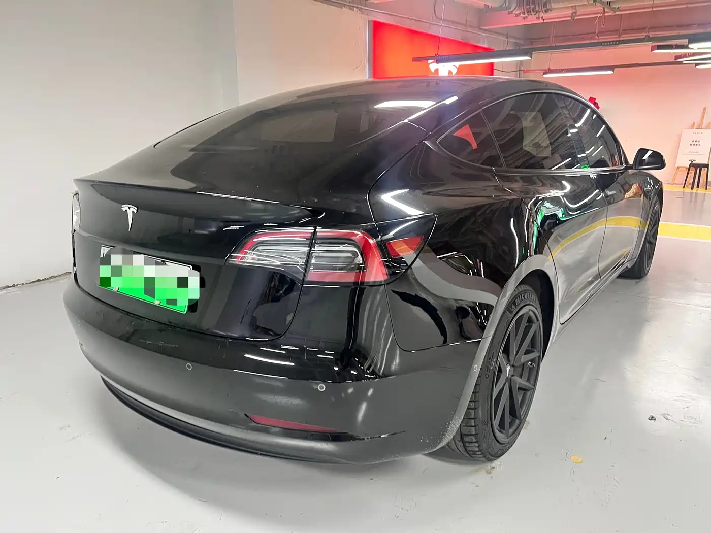 TESLA MODEL 3